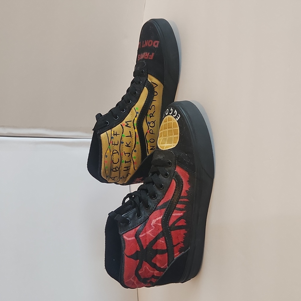 Stranger Things Custom Van's - Picture 2 of 10